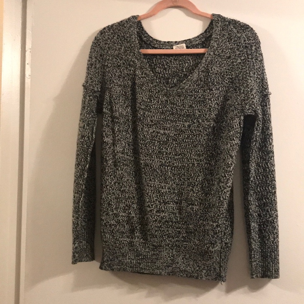 Essentials by Full Tilt Sweater SIZE S